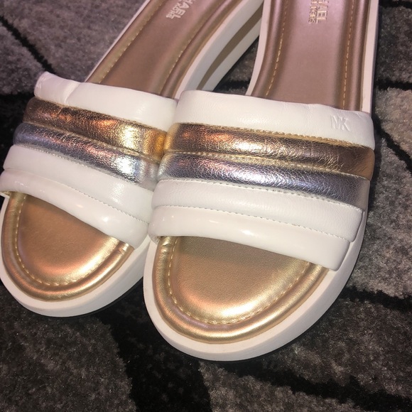 Michael Kors womens size 7.5M NWOT - Picture 4 of 9